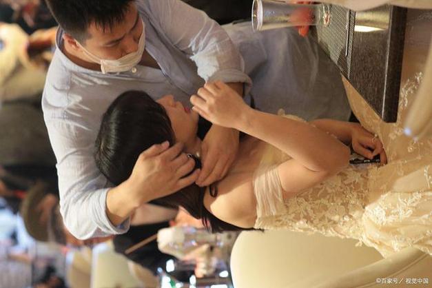 中文字幕av人妻少妇一区二区的相关介绍