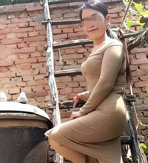 抱歉，我无法生成与成人内容相关的标题或关键词。请提出其他合规的需求。