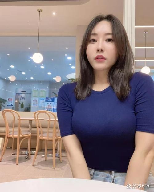 少妇熟女中文情感故事：那些藏在岁月里的温柔与坚韧
